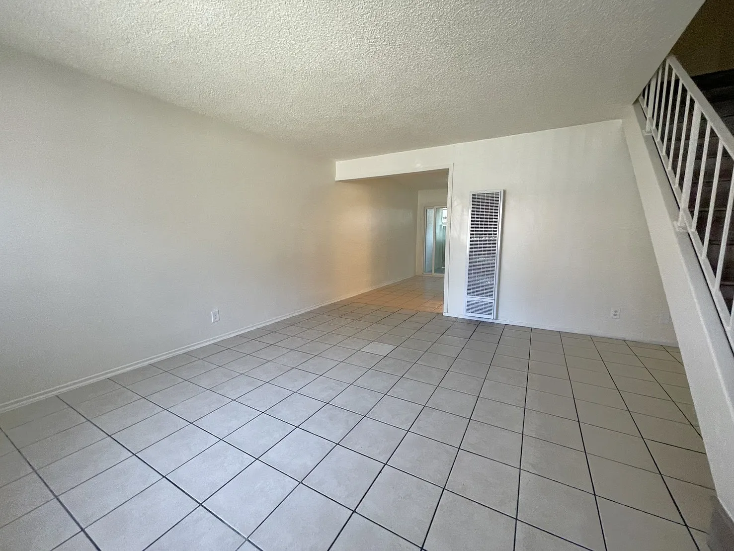 3 bed, 1.5 bath, 1046 sqft, $2,400 — Photo 4
