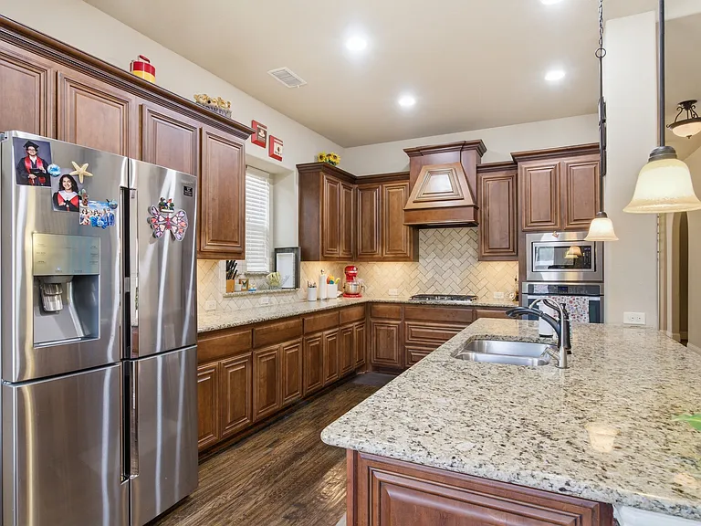 2304 Lynbridge Cir — Photo 11
