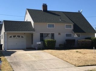 32 Scholar Ln, Levittown, NY 11756