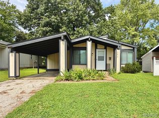 3273 Green Pasture Dr, Florissant, MO 63031