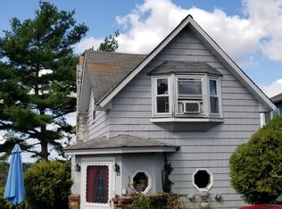35 Pierce Ave, Tiverton, RI 02878