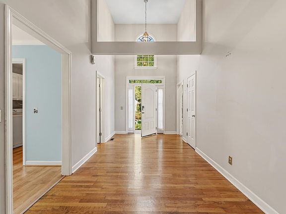 4th image of 207 Kinard Way
