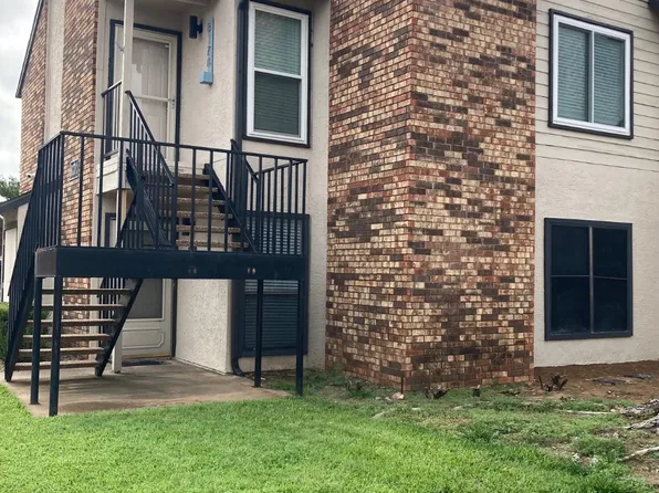 817 W Harwood Rd APT B, Hurst, TX 76054