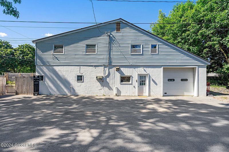 2nd image of 124 Broad Street