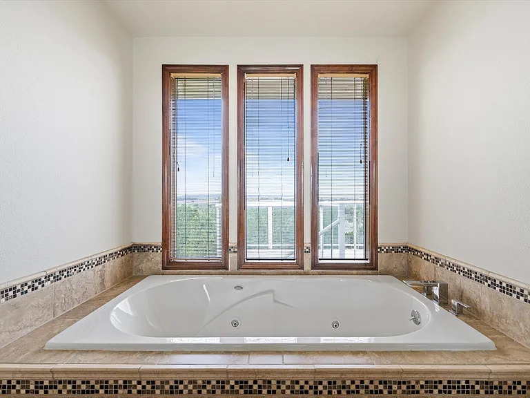 212 Edgewood Dr — Photo 24
