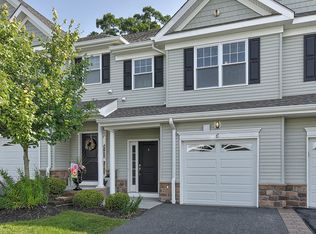 6 Parkside Dr, Wanaque, NJ 07420