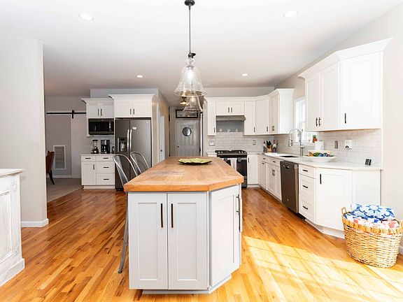 5th image of 9 Dayton Ave