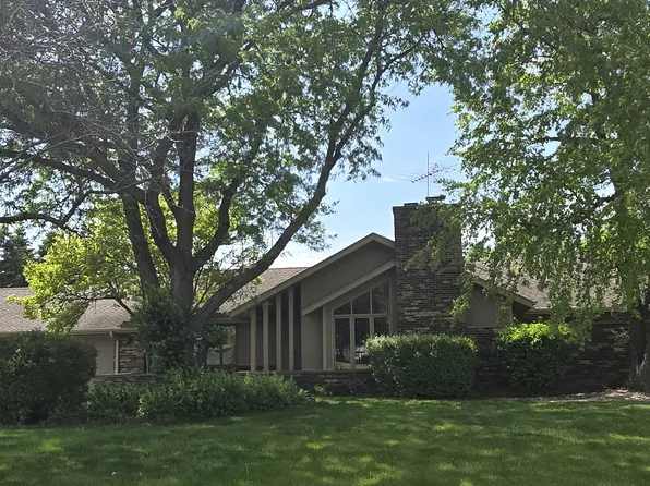 12N320 Jackson Dr, Elgin, IL 60124
