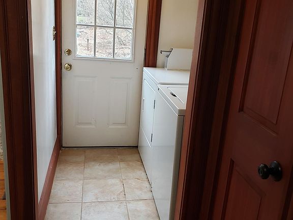4th image of 387 South St