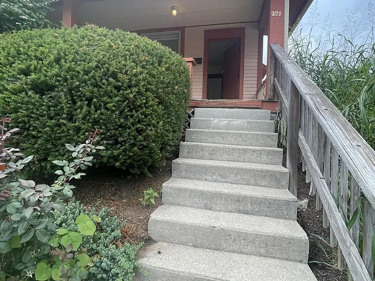 221 E 9th St — Photo 25
