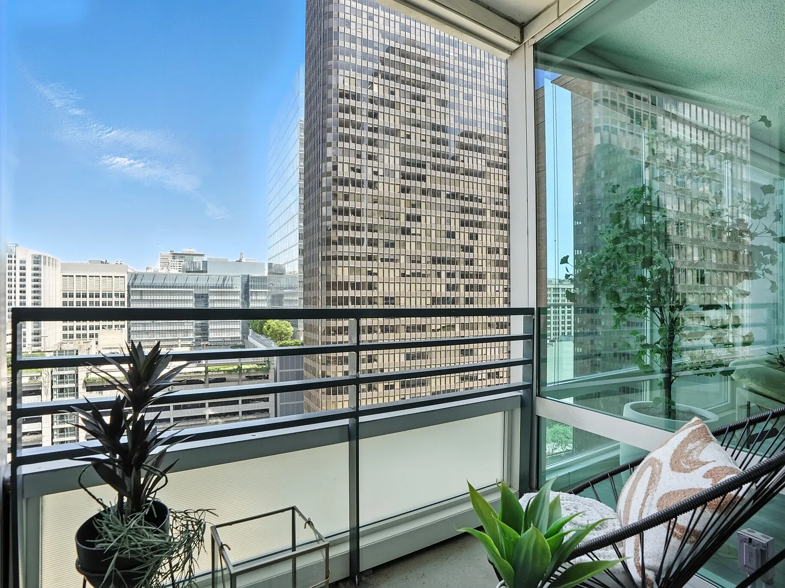 1 bed, 1.0 bath, $2,861 — Photo 2