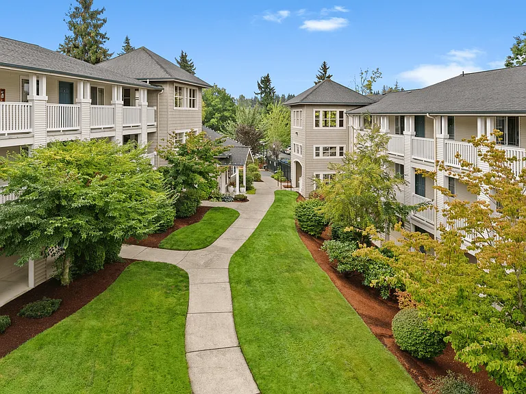 Peaceful green spaces and well-kept courtyards create a refreshing retreat right outside your door at Park View Apartments.