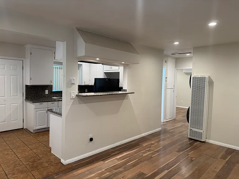 24433 University Ave — Photo 3