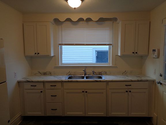 2nd image of 302 E Division St #1
