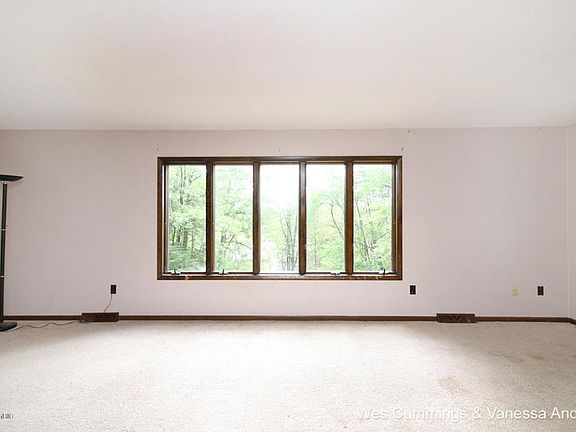 5th image of 4955 Vernor Ave NE