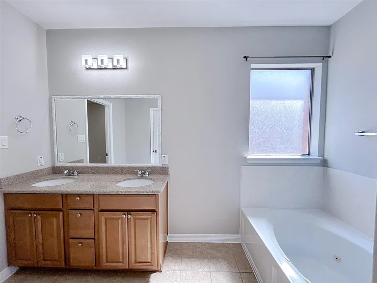 5523 Baby Blue Ln — Photo 35