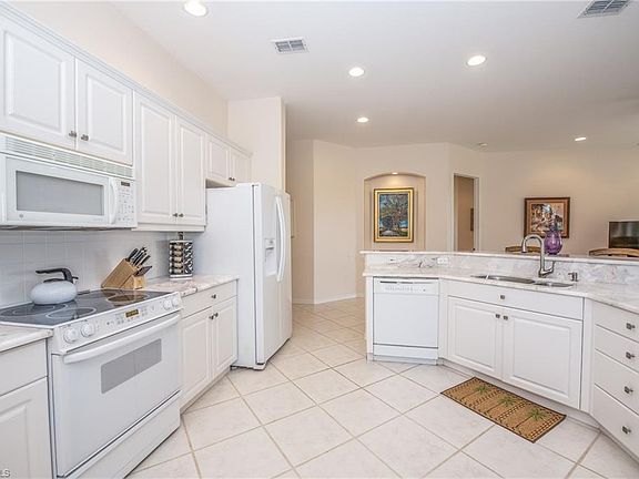 5th image of 3300 Hamlet Dr APT 4