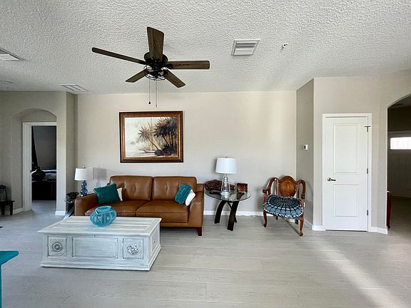 4th image of 3940 Playa Del Sol Dr #106