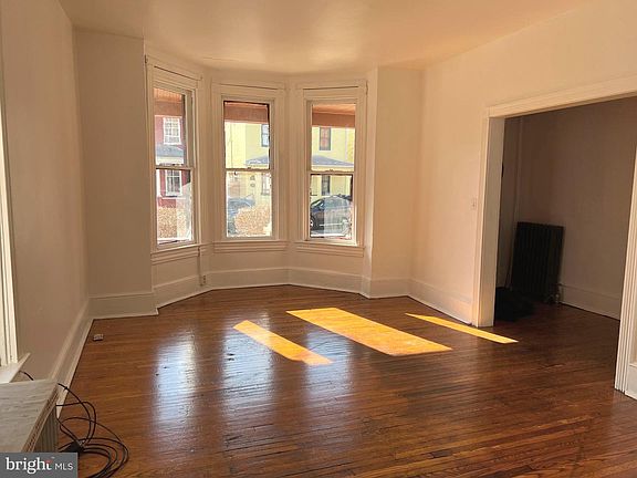 5th image of 212 W John St