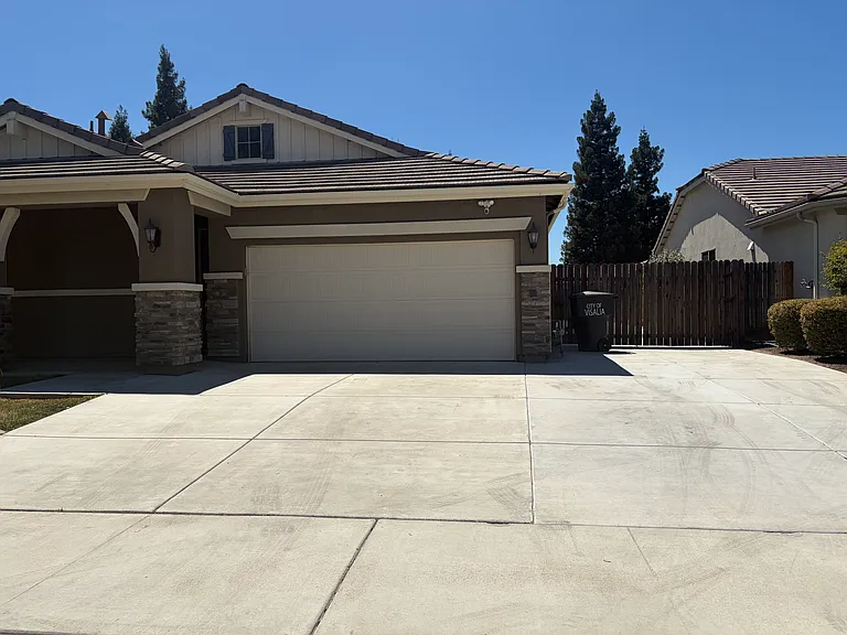 3305 S Meadowbrook St — Photo 1
