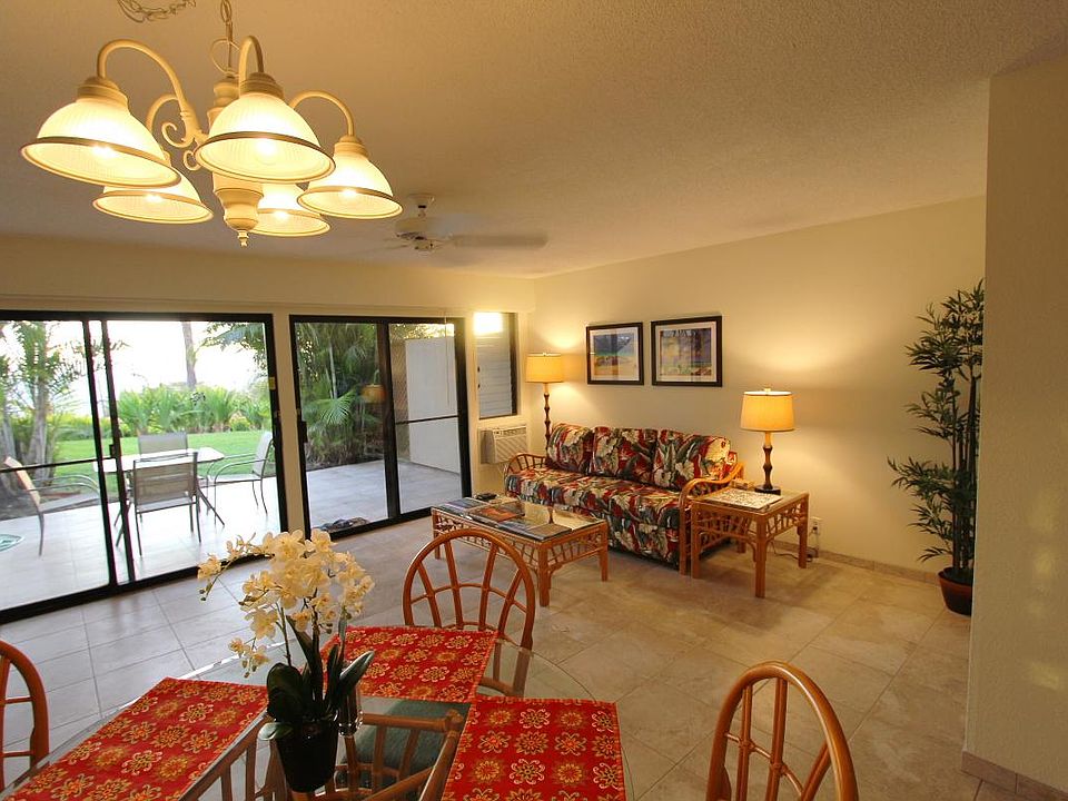 Island Style dinning set & sofa sleeper bed. Looking towards front lanai & ocean
