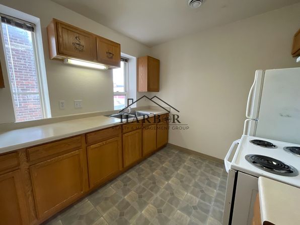 146 S Broadway St #201