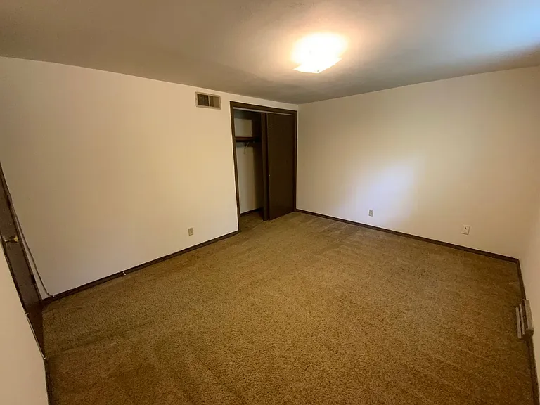 4405-4411 W Ludwick Blvd — Photo 10