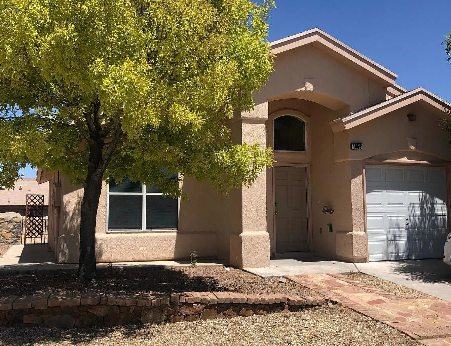 3 bed, 2.0 bath, 1093 sqft, $1,300 — Photo 1