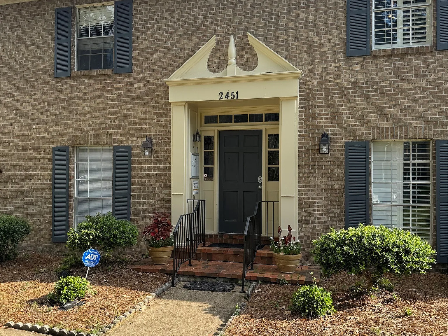 3 bed, 2.0 bath, 1568 sqft, $1,450 — Photo 2