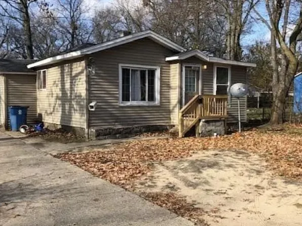 3233 Sanford St, Muskegon Heights, MI 49444
