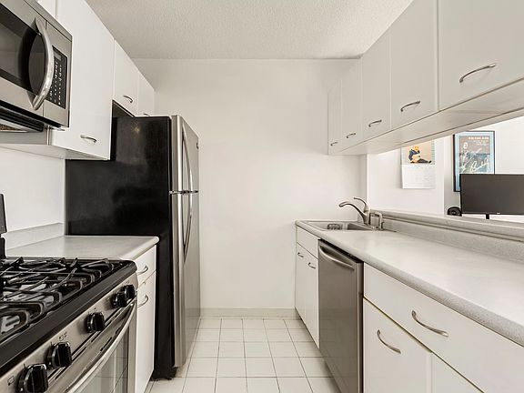 5th image of 2 S End Ave APT 6T