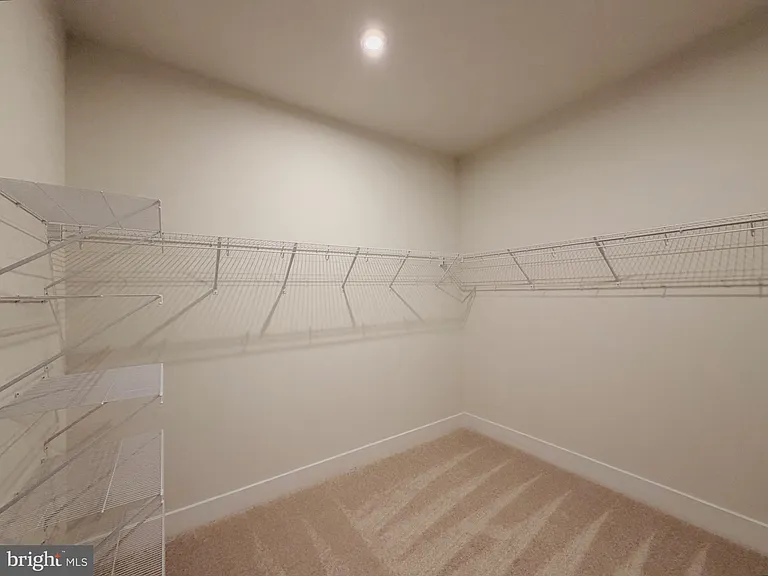 135 Heyford Dr — Photo 36