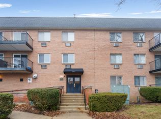 1004 N Mill St #5-302, Naperville, IL 60563