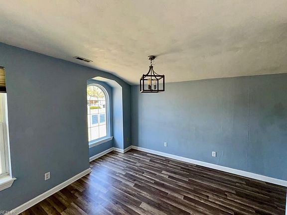 5th image of 2537 Staunton Ave