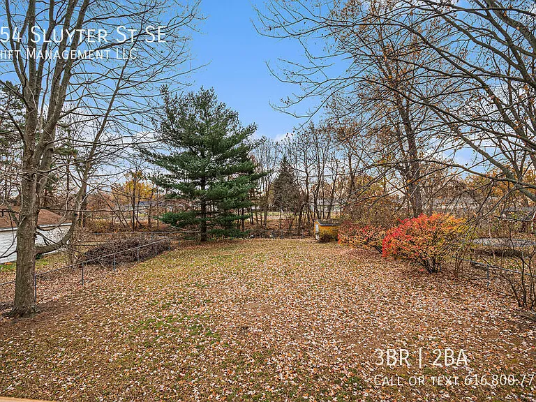 954 Sluyter St SE — Photo 15