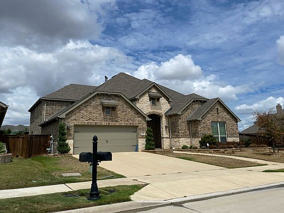 3rd image of 633 Loxley Ln