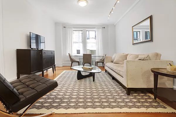 1st image of 140 W 71st St