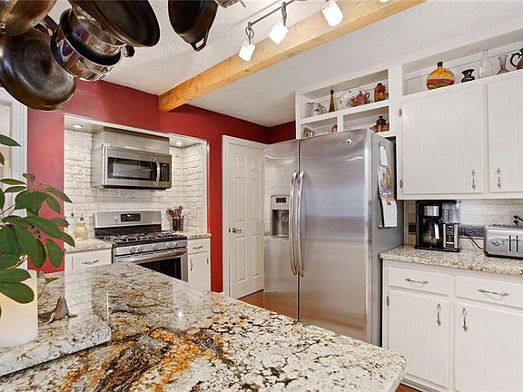 5th image of 160 Sweetwood Way