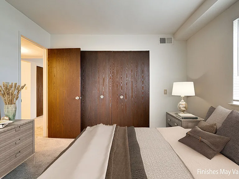 Fox Pointe Apartments — Photo 12