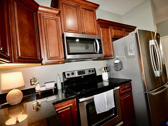 5th image of 423 Promenade Dr SW