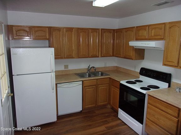 2nd image of 3069 Sea Gate Cir #3069