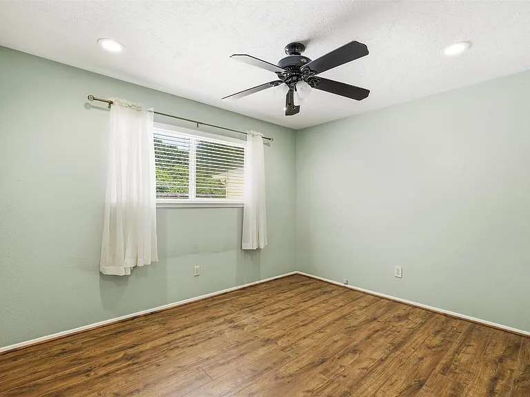 3807 Glenwood Springs Dr — Photo 20