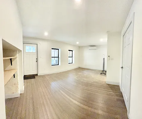 Rented by EastMount Realty LLC | media 2