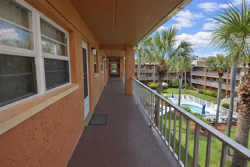 2 bed, 1.0 bath, 987 sqft, $2,000 — Photo 4