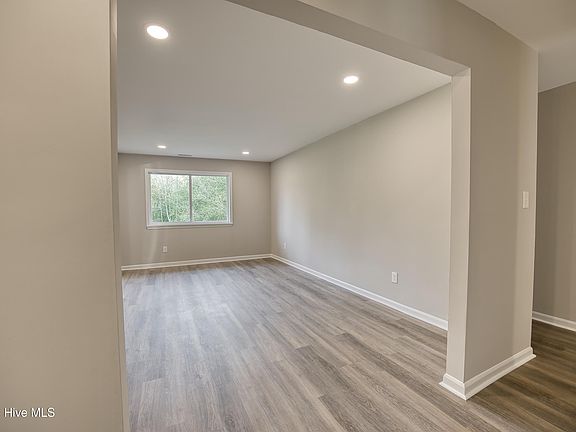 5th image of 119 Shadow Brook Drive