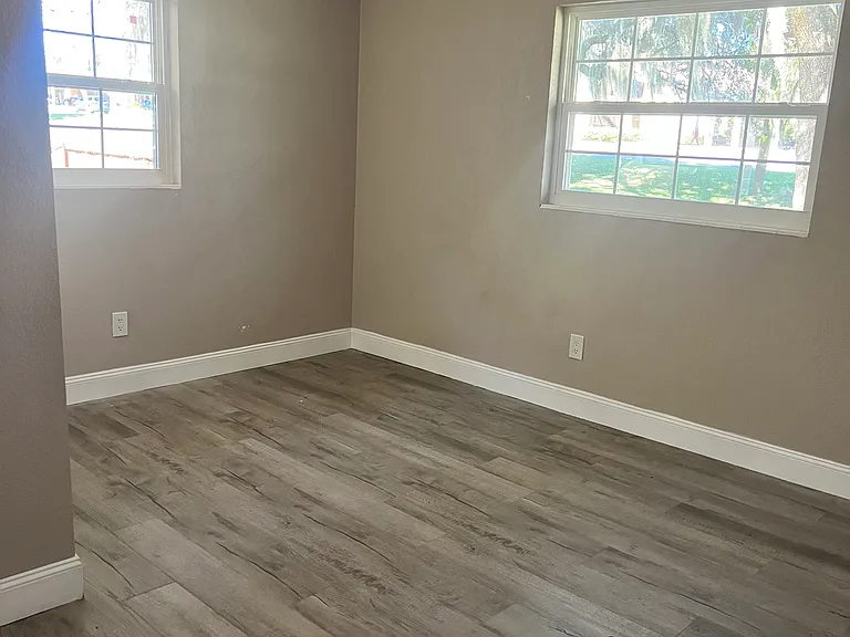 1858 SE Lake Weir Ave — Photo 8