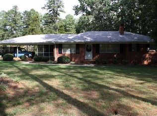 904 Lake Dr, Siler City, NC 27344