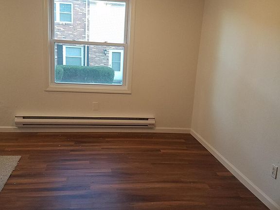 3rd image of 3010 Williamsburg Dr APT 1