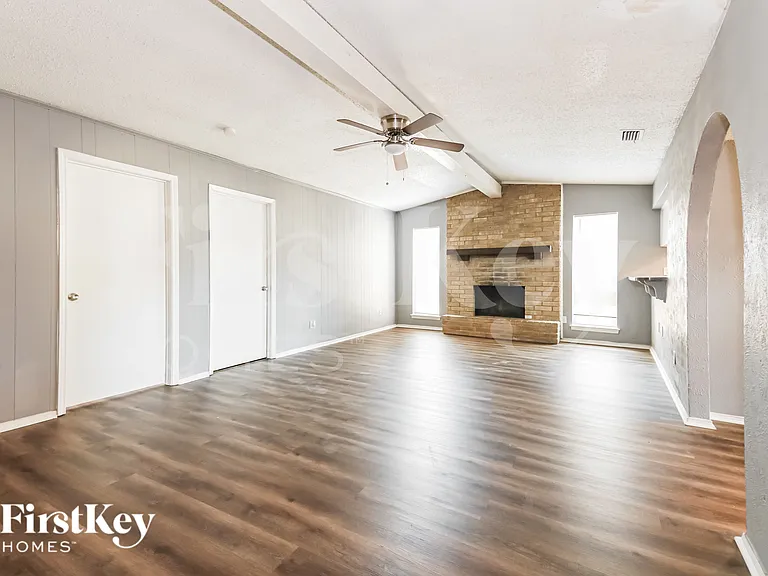 2026 Aspen Ln — Photo 3