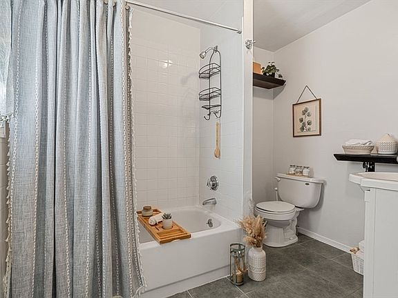 4th image of 377 Dorchester St #3